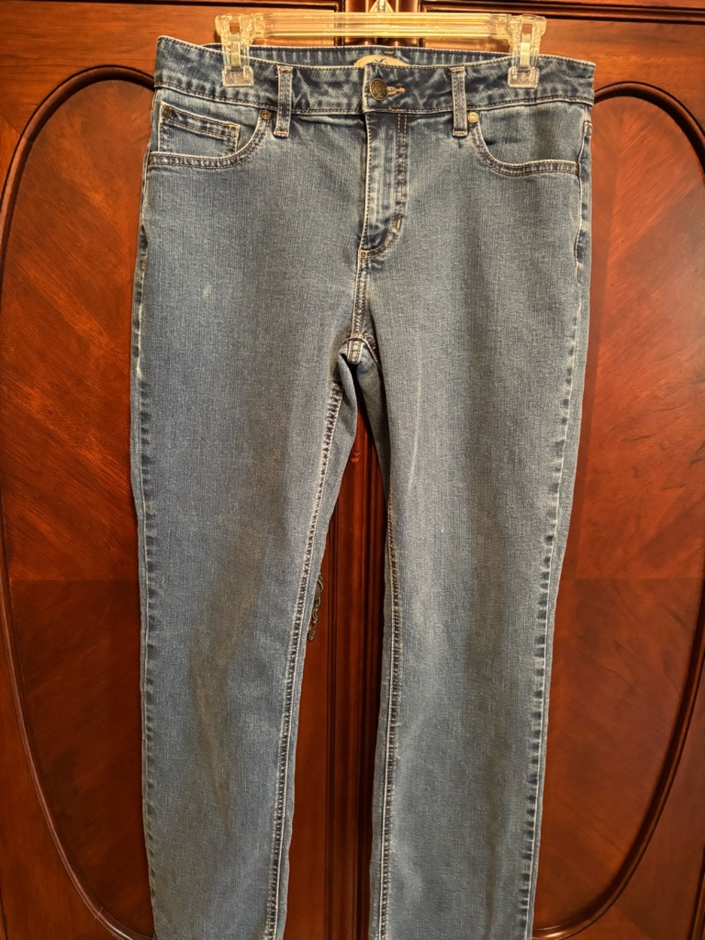 High-Rise Women's Jeans in Medium Blue
